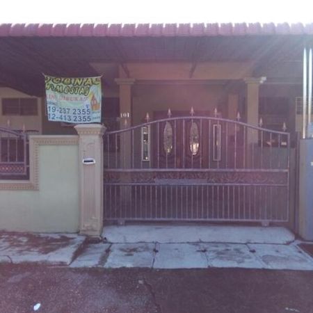 Deenaz Utara Homestay Алор Сетар Екстериор снимка